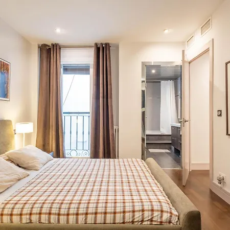 Daire Luxurious In The Center Of *
