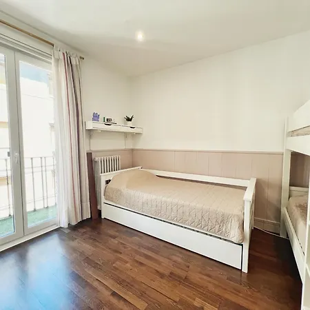 Daire Luxurious In The Center Of